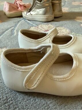 Girls Cream Mary Jane Dress Shoes with Velcro Strap